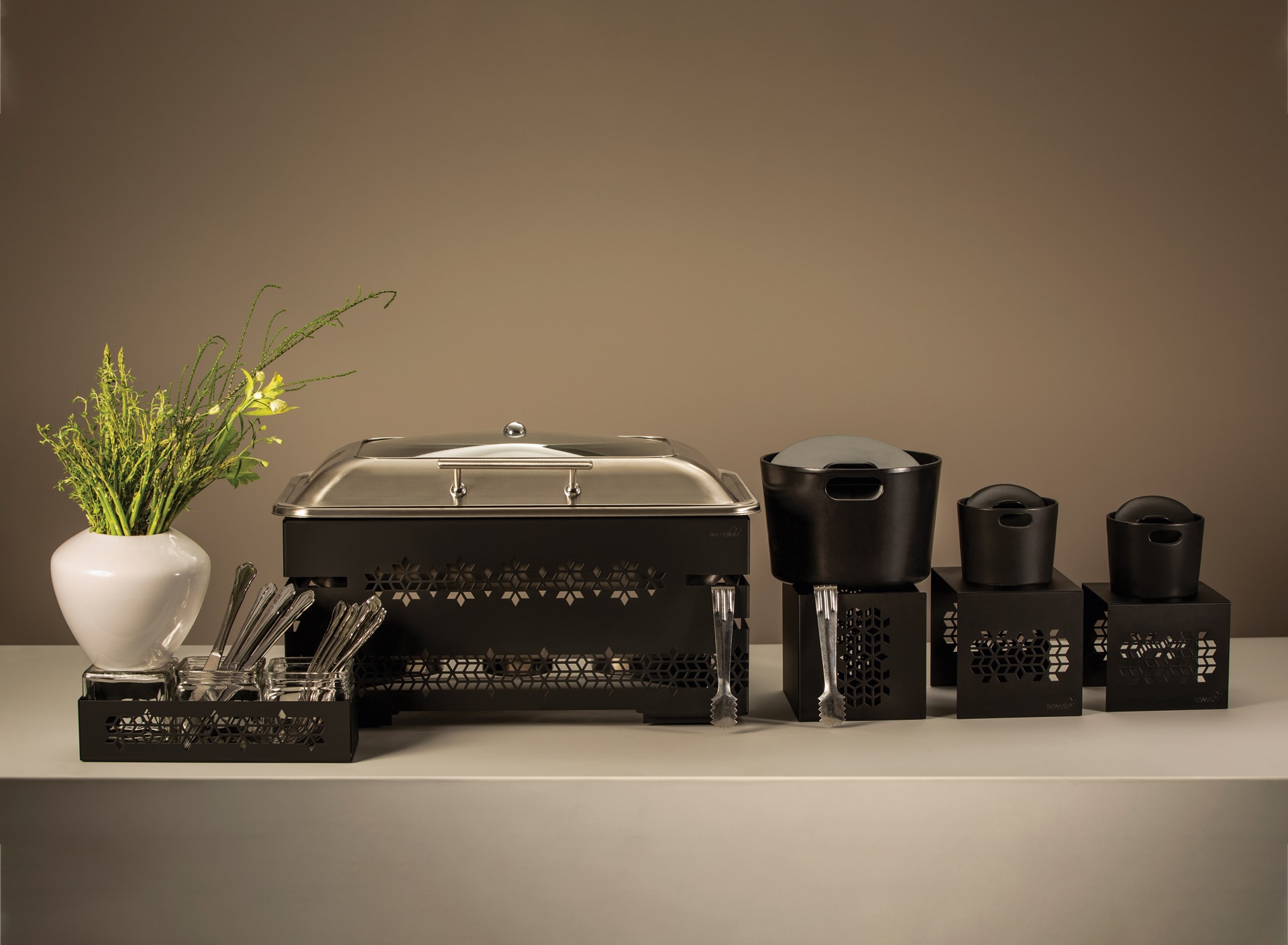 rosseto-evening-indulgence-buffetst-nder-display-riser image 1